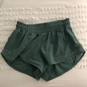 Lululemon Hotty Hot Short 2.5